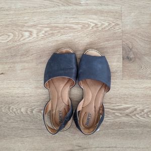 Born sandals